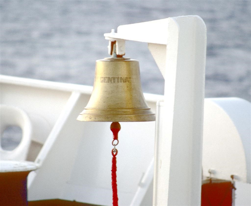 Leo Fitzmaurice - Waveform, ship's bell