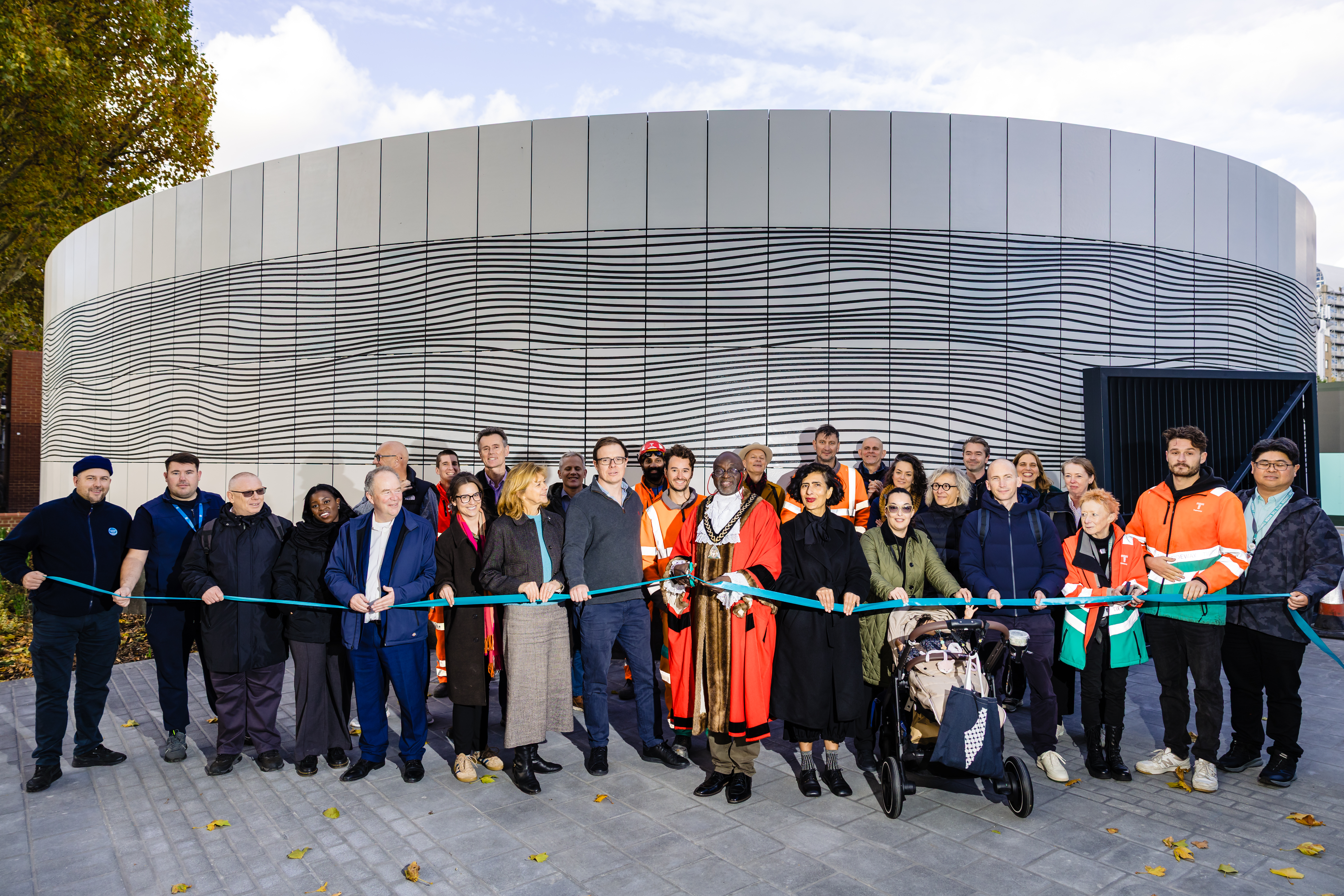 Beautiful whaling-inspired artwork unveiled in south-east London following super sewer works